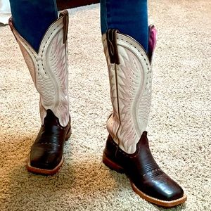 Ariat Women’s Vaquera Mustang boots, size 7.